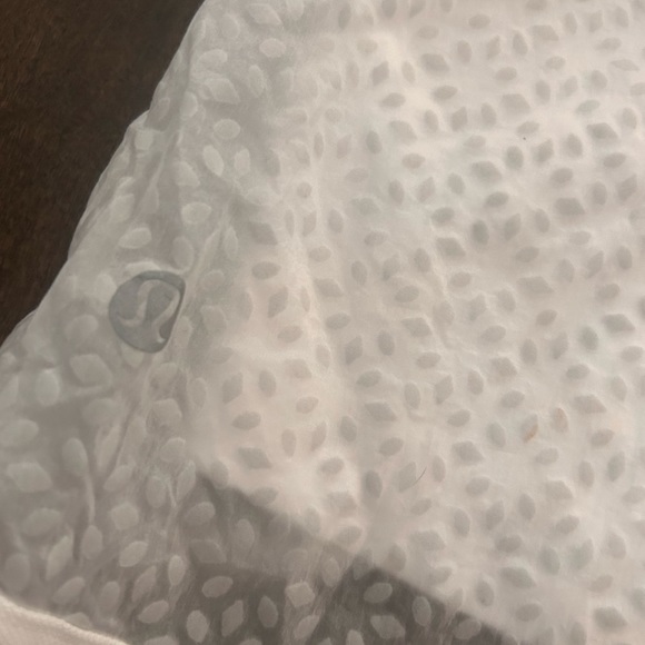 Lululemon Find Your Flock Shorts - Picture 4 of 4